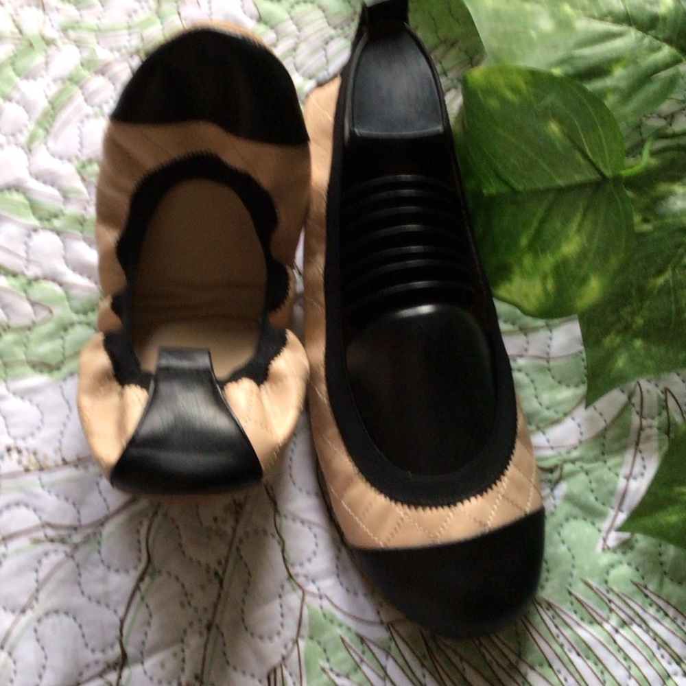 Black and Tan Women's flat shoes.